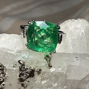 Emerald .925 Silver Cushion Cut Ring